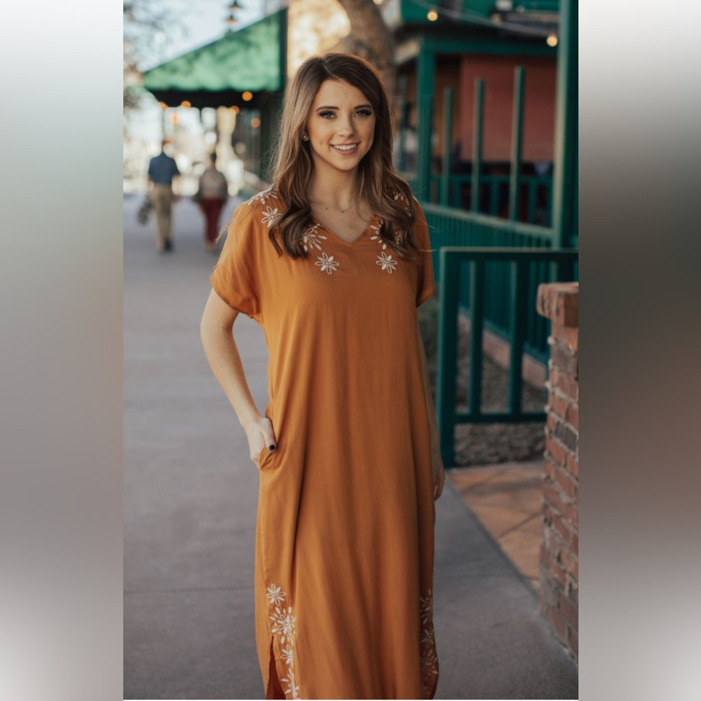 Andree By Unit Embroidered Maxi - Picture 2 of 15